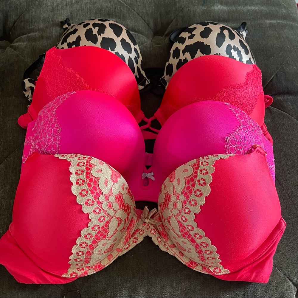 Victorias Secret Bombshell Plunge Bra size 34B